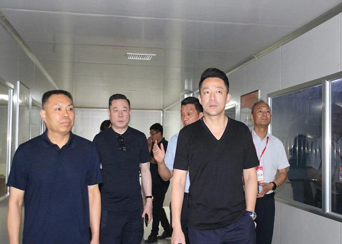 麻六記汪小菲考察“酸辣粉之都”，與麗星共議創(chuàng)新和發(fā)展