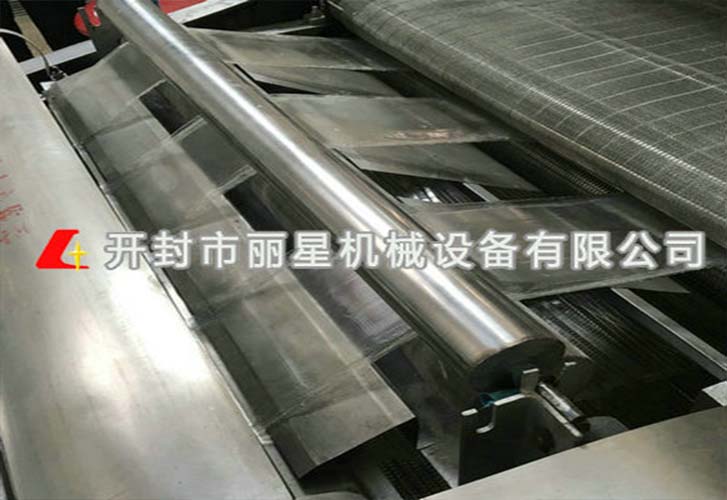 大型地瓜粉皮機漸成主流，手工生產(chǎn)制作逐步退場