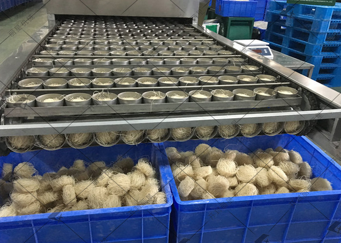 涂布蒸熟工藝方便粉絲機(jī)是如何生產(chǎn)無(wú)明礬粉餅的？